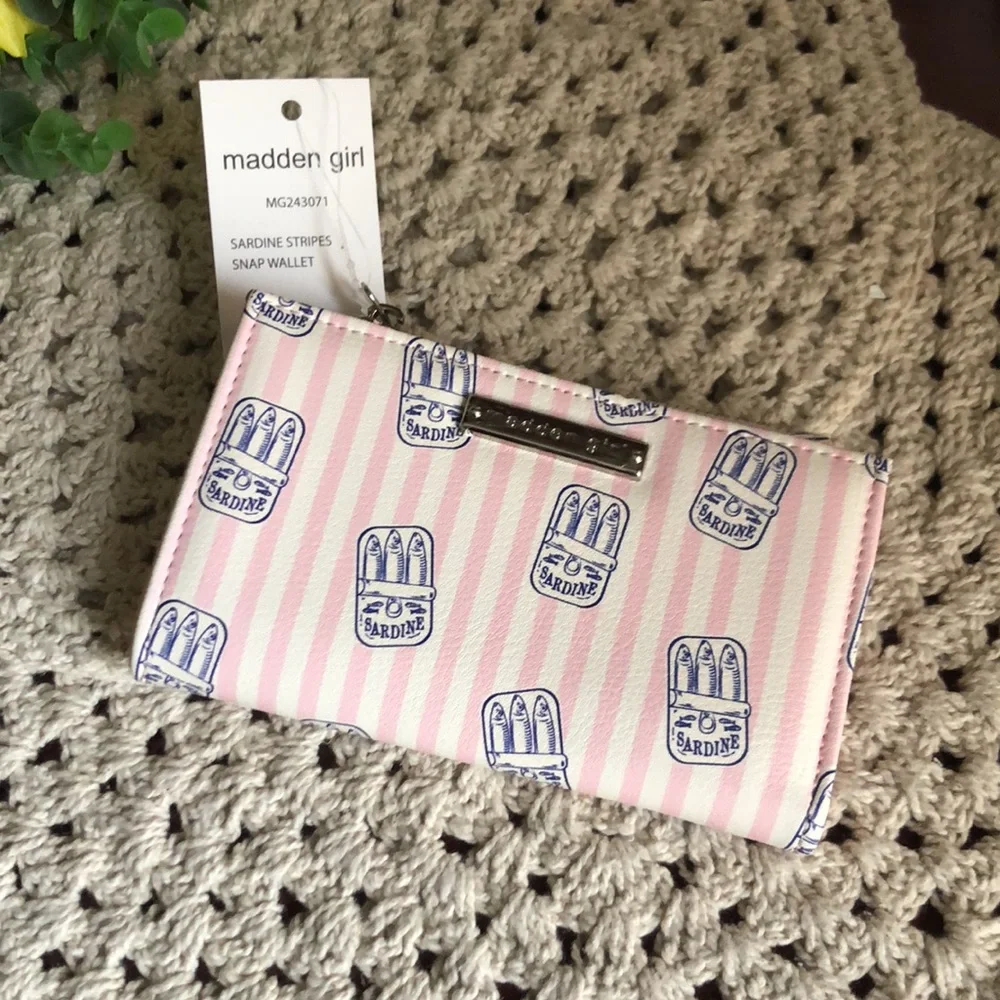 madden girl Sardine Stripe Snap Wallet